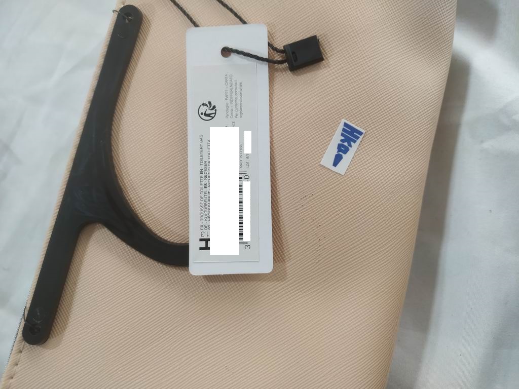 Case Study - Discovered Hangtag Print Residue during Pre-shipment Inspection